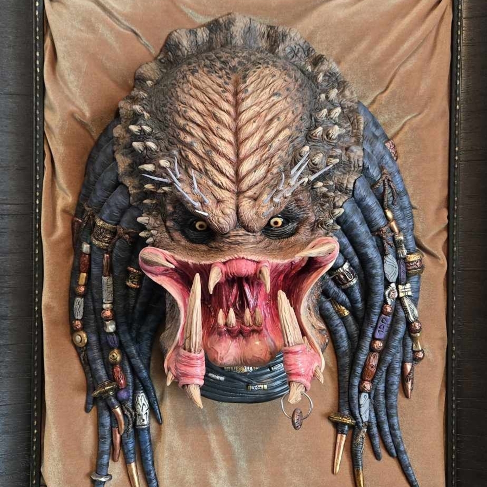 BLACK HEART ENTERPRISES "1:1 SCALE PREDATOR WALL HANGER" (OUT OF PRODUCTION)